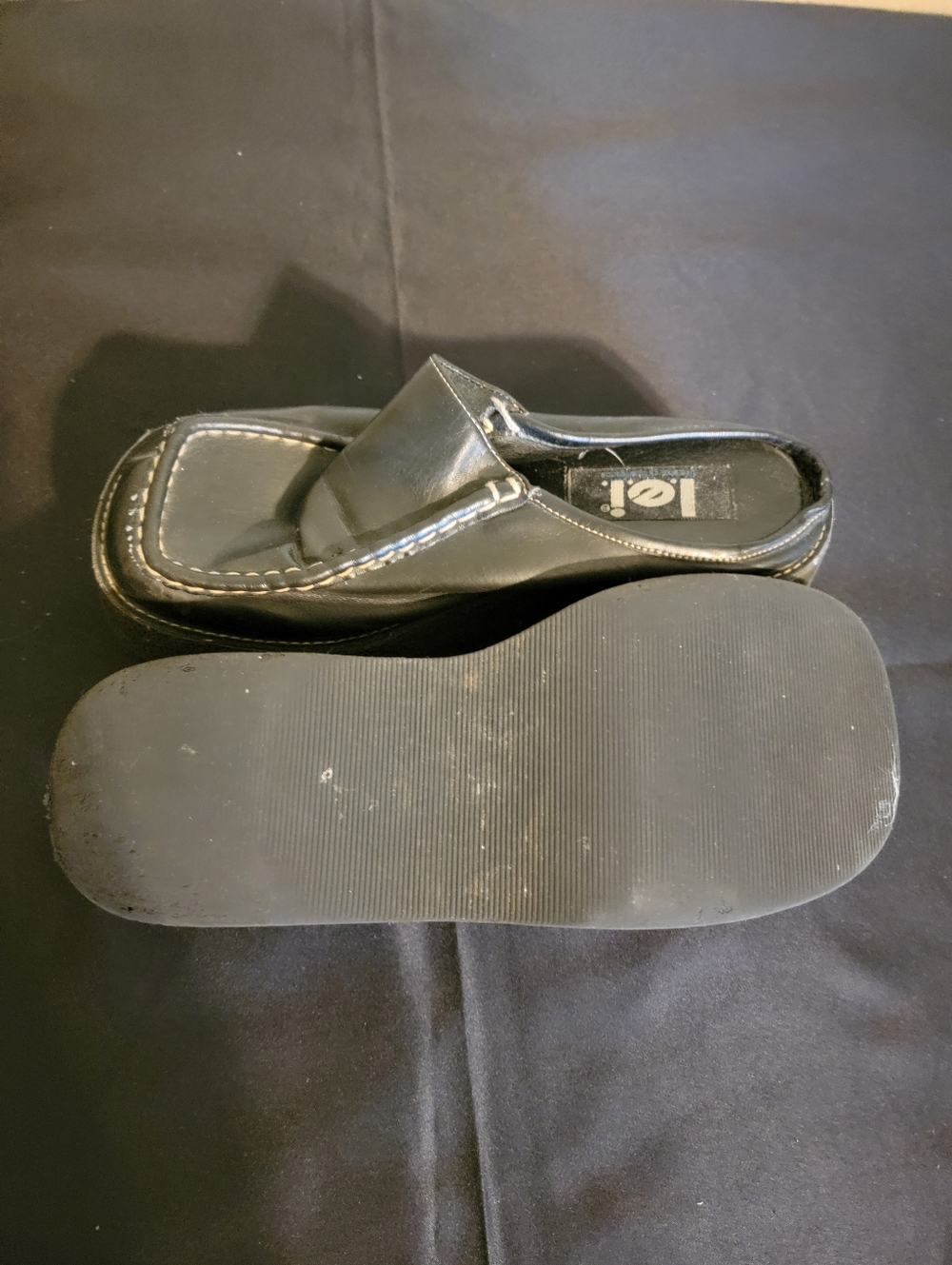 lei Black Leather Platform Mules with Contrast Stitching - Picture 3 of 7